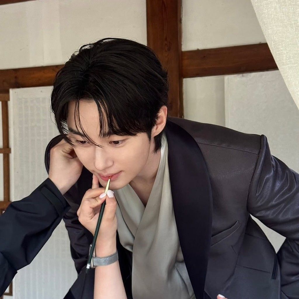 粉丝拍下的边佑锡瞬间