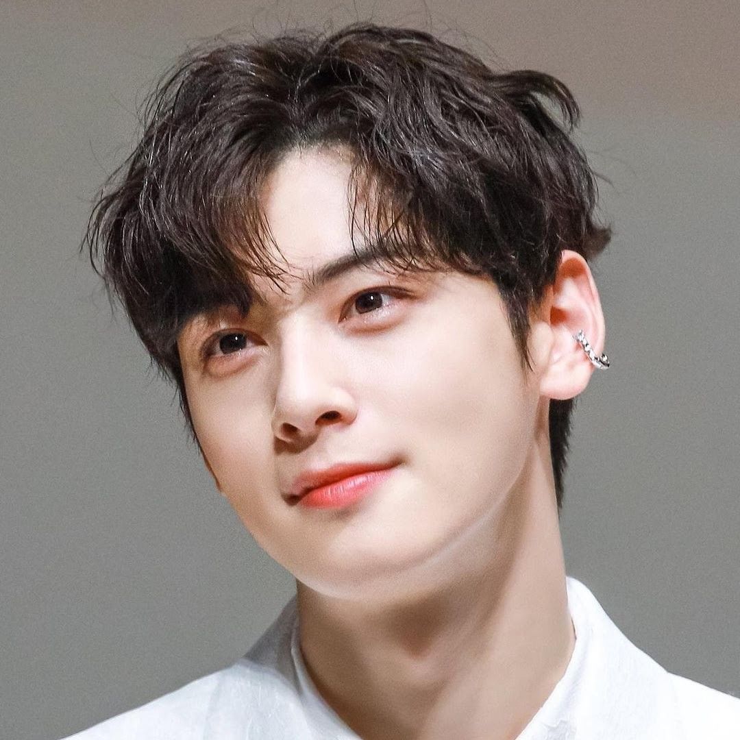 Latest photo of Cha Eunwoo