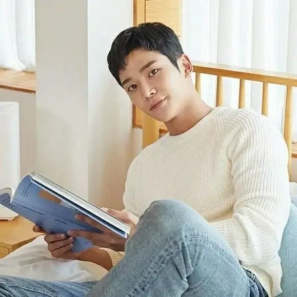 Foto terbaru dari Rowoon