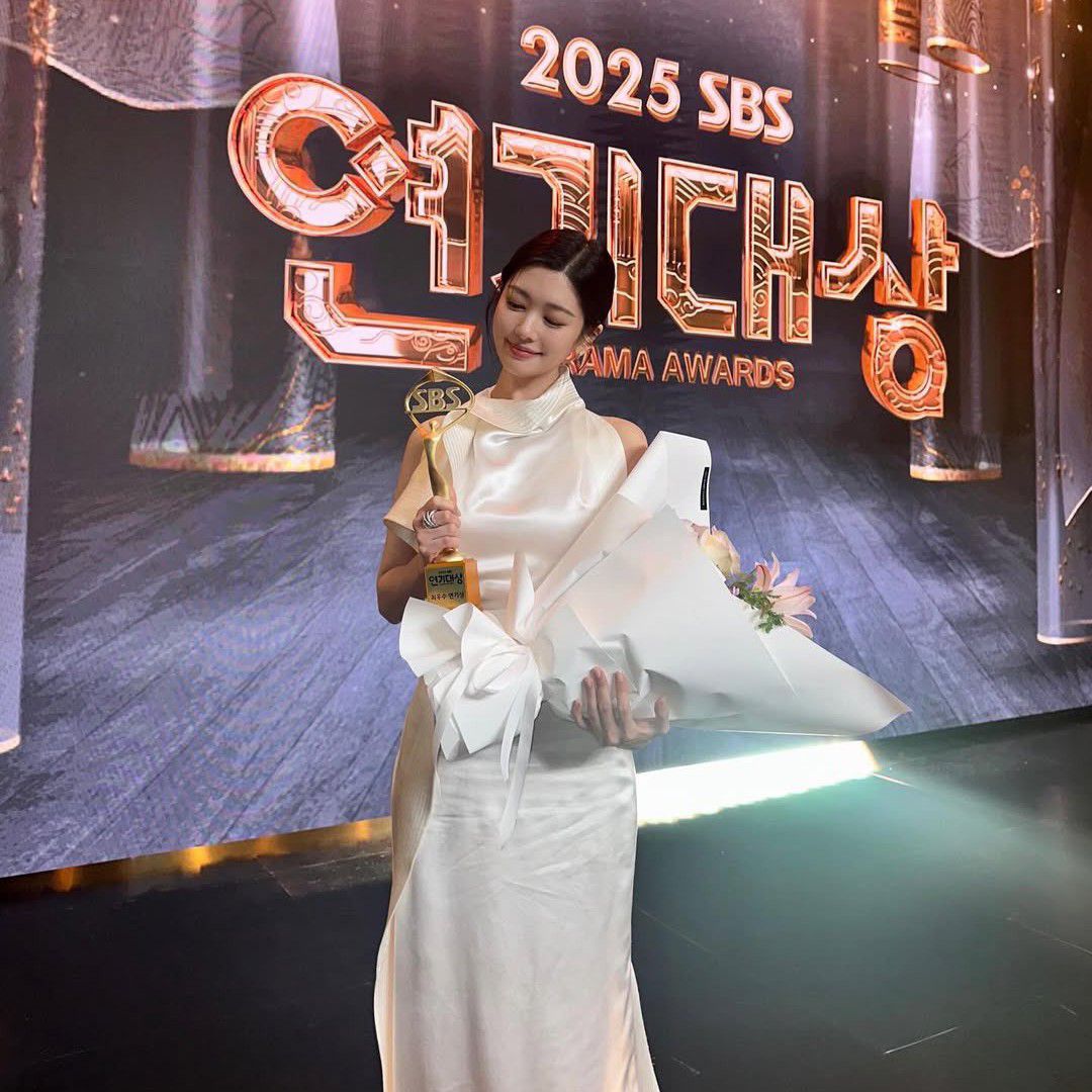 Behind-the-scenes cut of Jung Somin