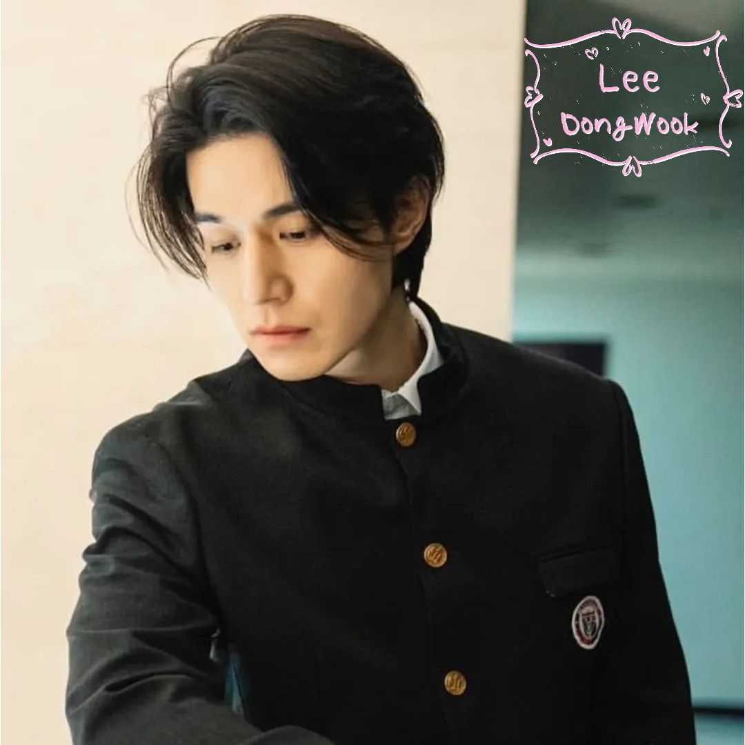 A moment captured by a fan of Lee Dongwook