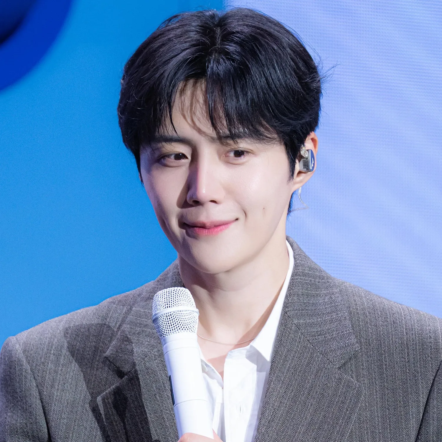 Behind-the-scenes cut of Kim Seonho