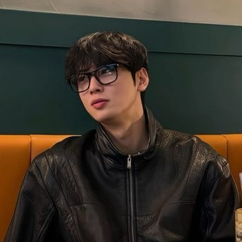 A moment captured by a fan of Cha Eunwoo