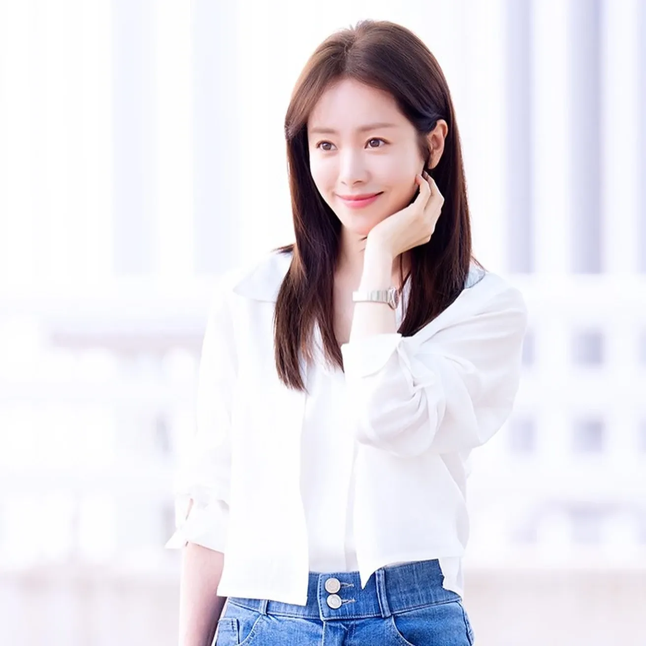 Behind-the-scenes cut of Han Jimin