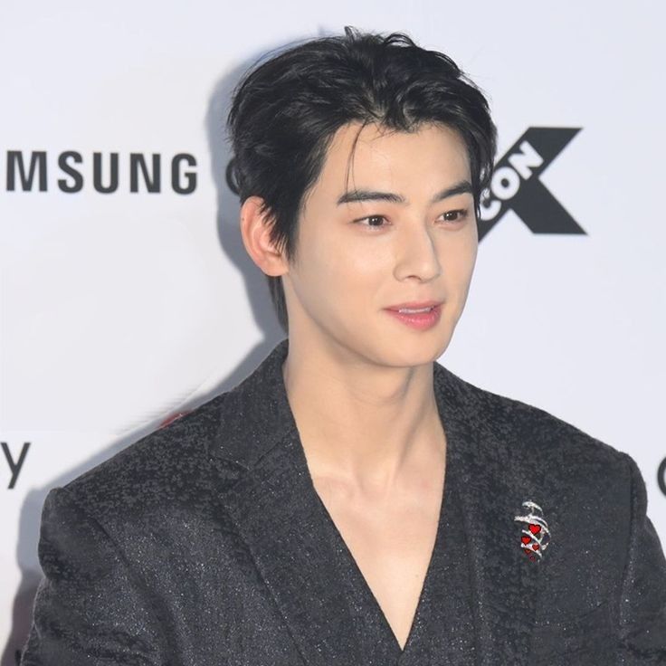 Behind-the-scenes cut of Cha Eunwoo