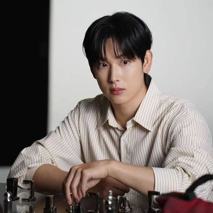 Latest photo of Yim Siwan