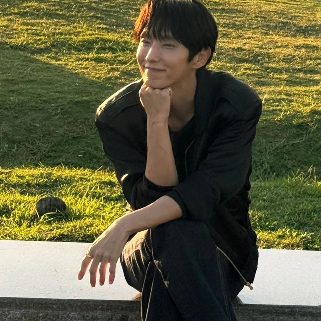 A moment captured by a fan of Lee Joongi