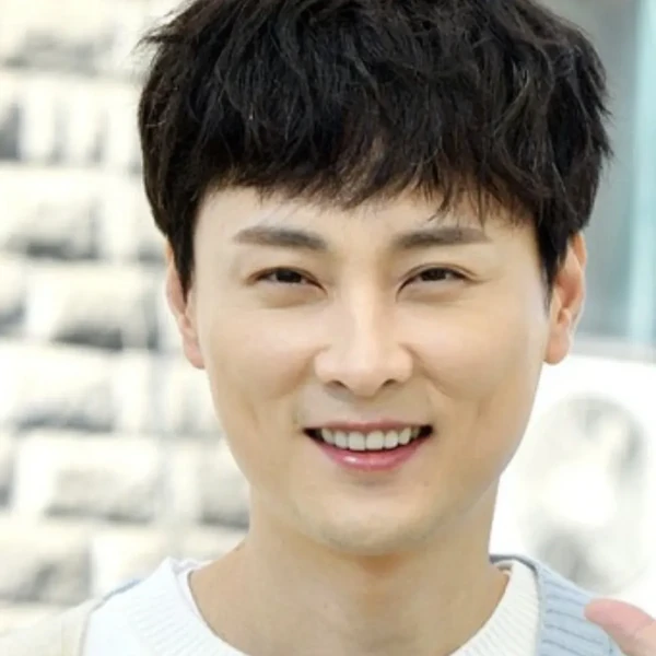 Representative photo of Min Kyunghoon showing their charm