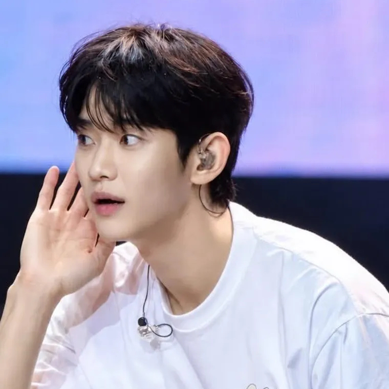 Behind-the-scenes cut of Kim Soohyun