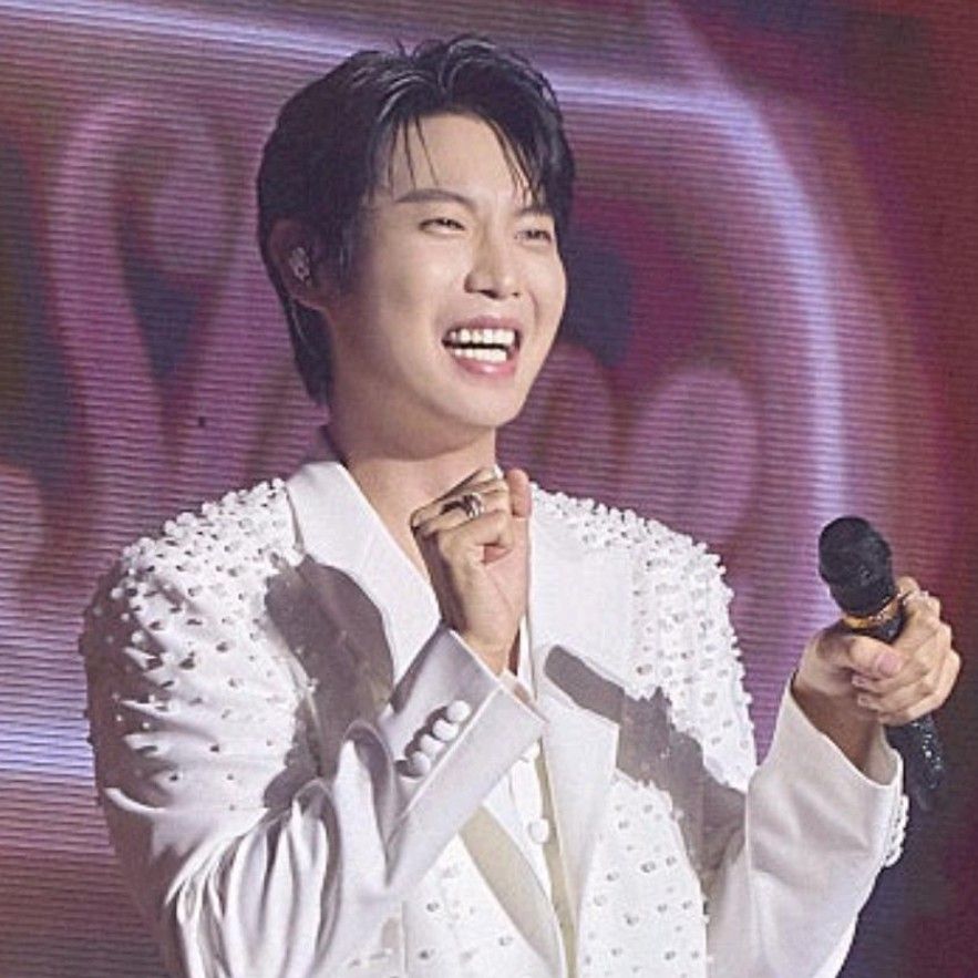 A moment captured by a fan of Son Taejin