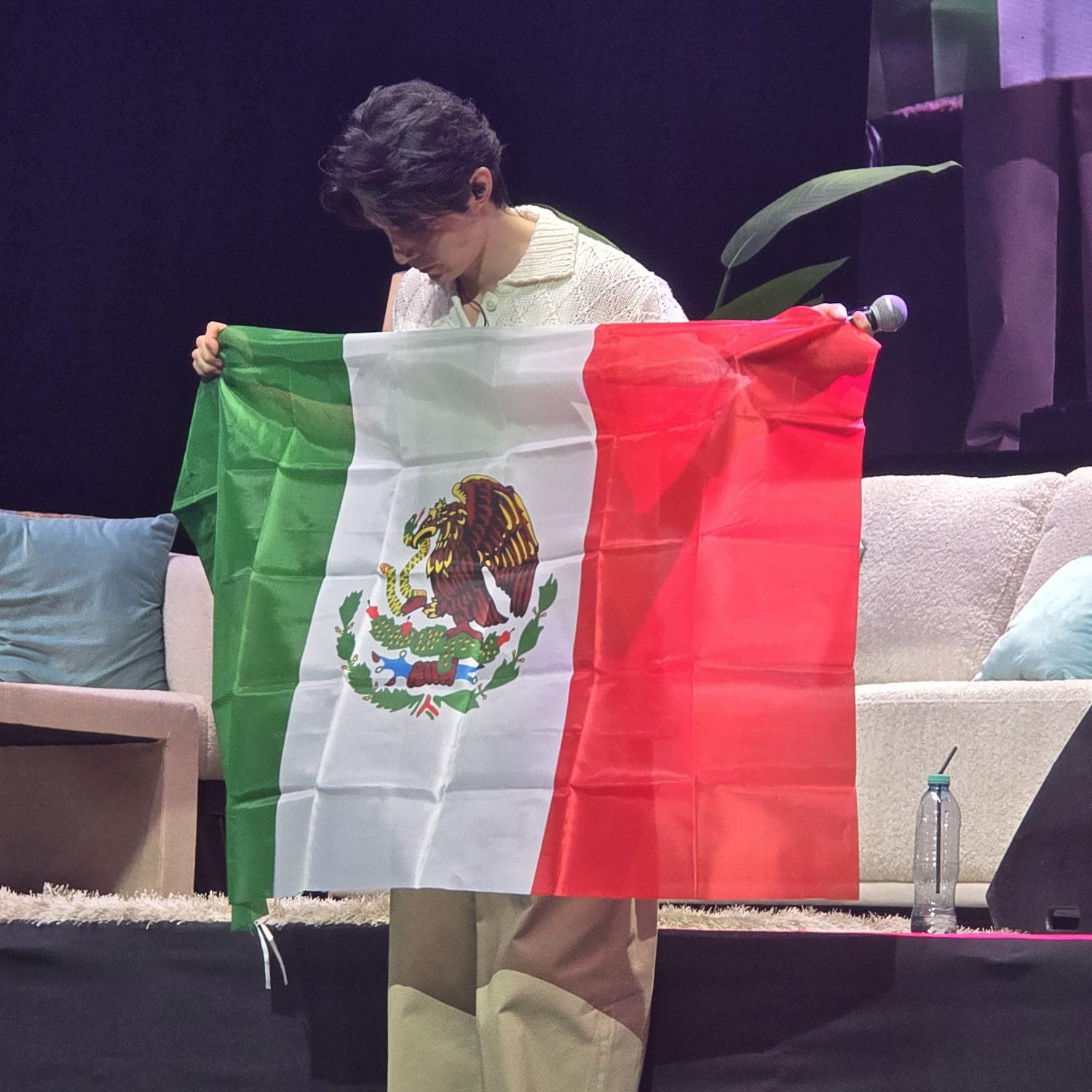 A moment captured by a fan of Lee Dongwook