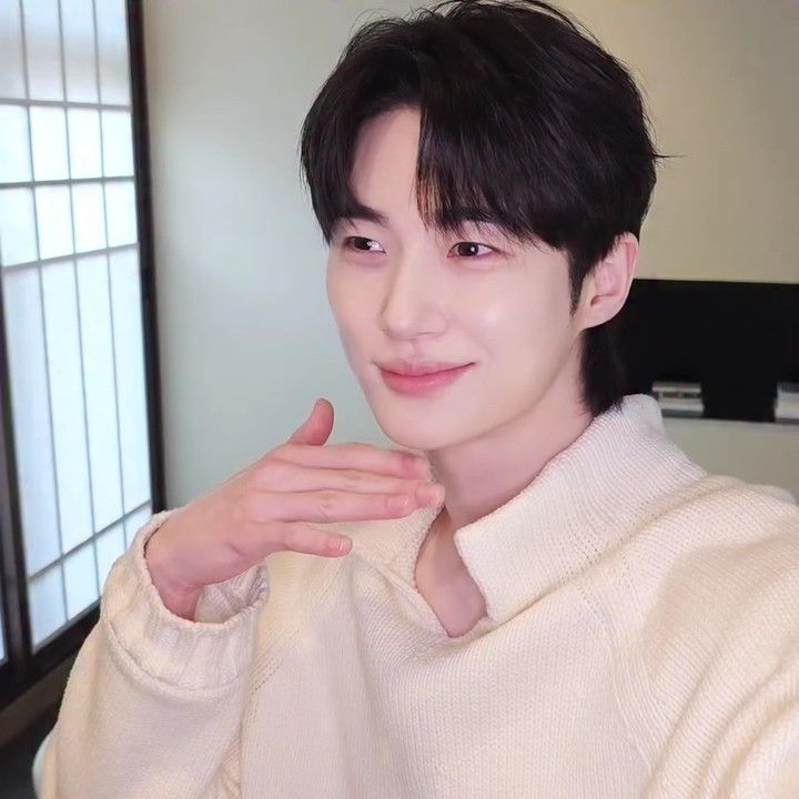 Latest photo of Byeon Wooseok