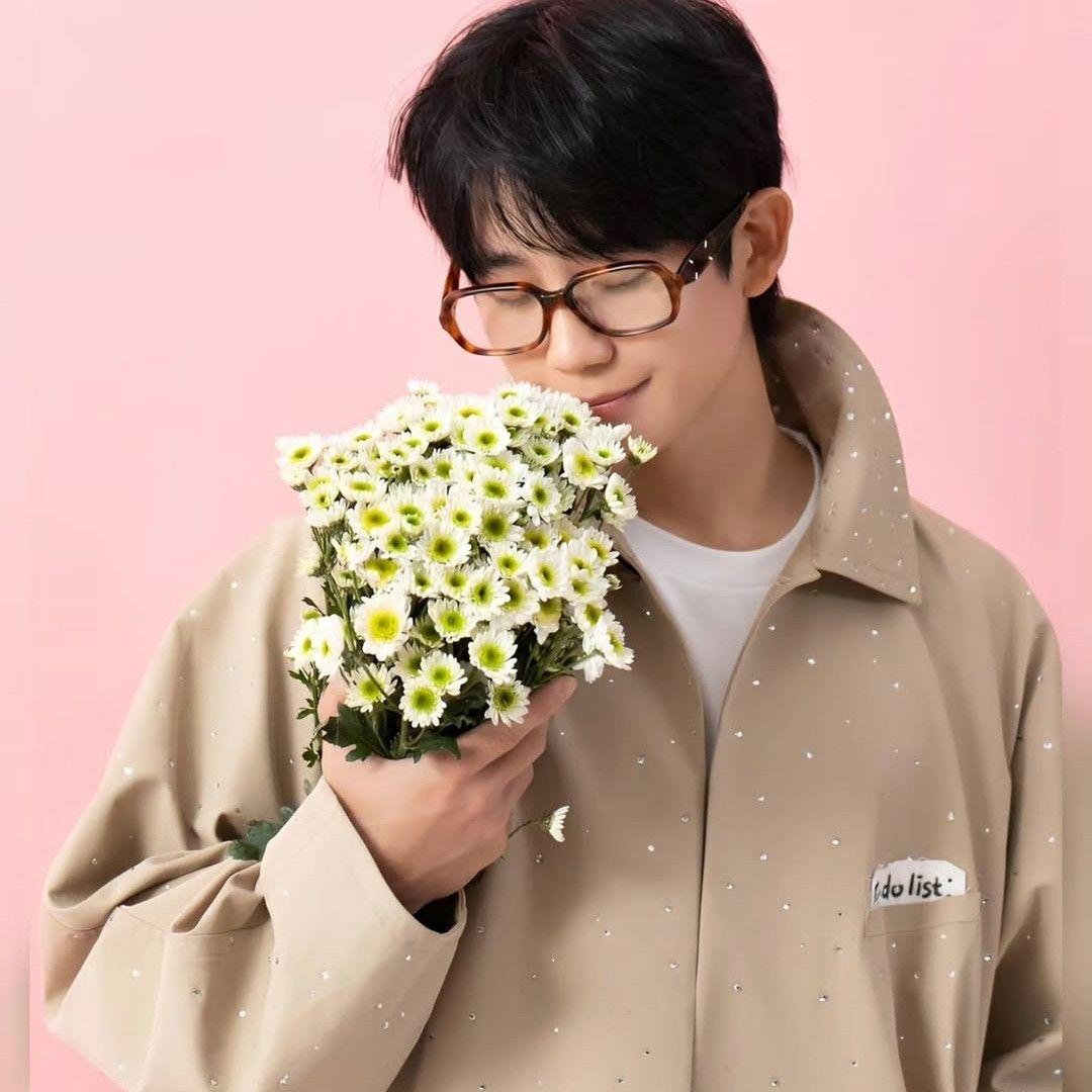 粉丝拍下的丁海寅瞬间