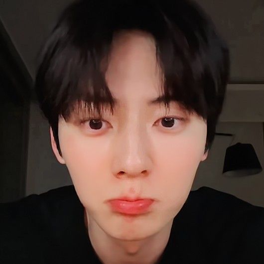 Recent activity shot of Hwang Minhyun
