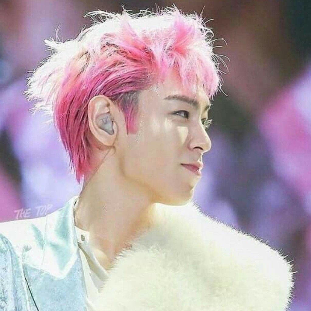 최승현 (T.O.P)의 최신 사진