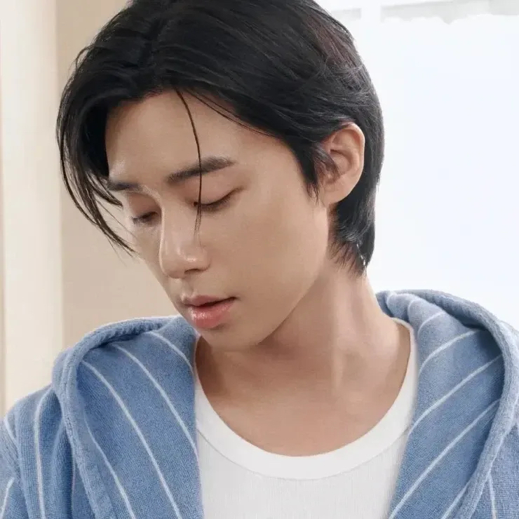 Behind-the-scenes cut of Park Seojoon