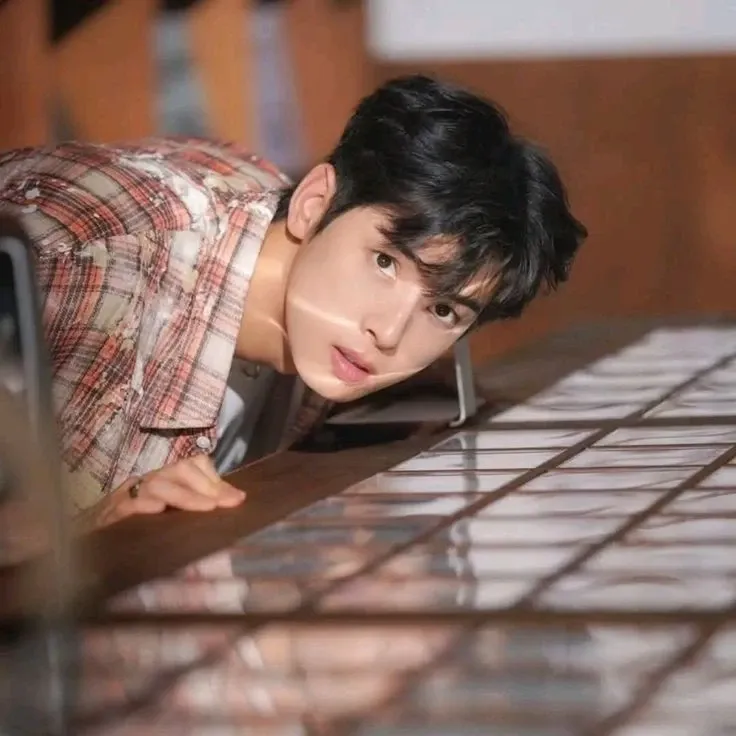 Latest photo of Cha Eunwoo