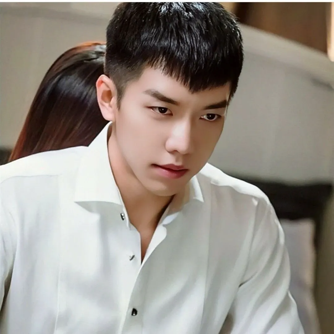 Foto kegiatan terbaru dari Lee Seunggi