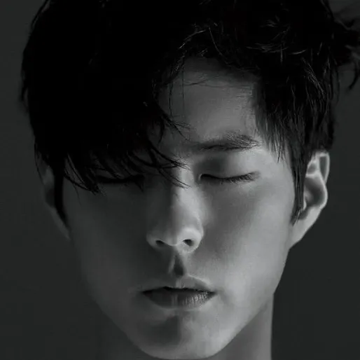 A moment captured by a fan of Park Bogum