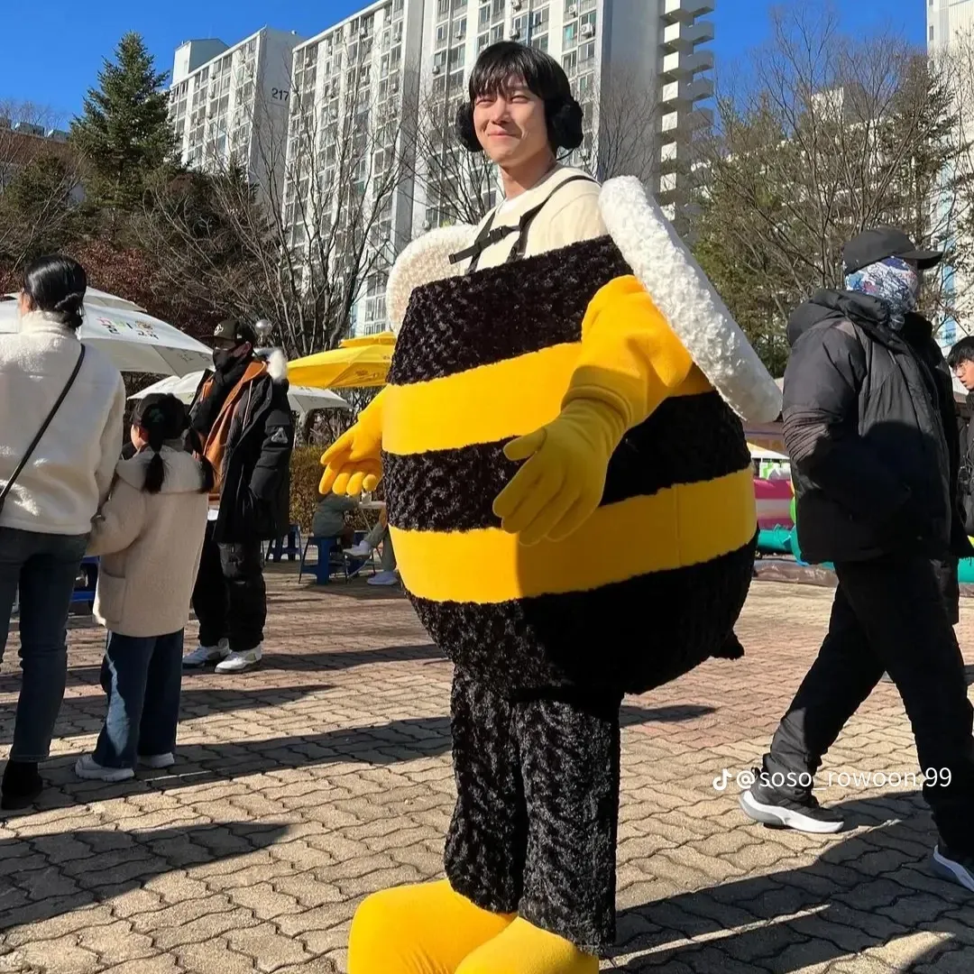 Behind-the-scenes cut of Kim Youngdae
