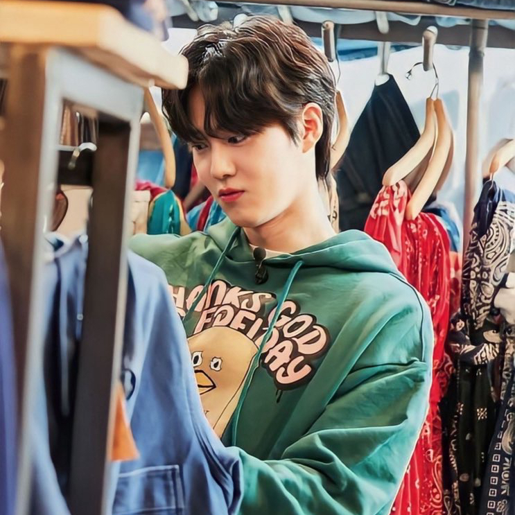 A moment captured by a fan of Suho