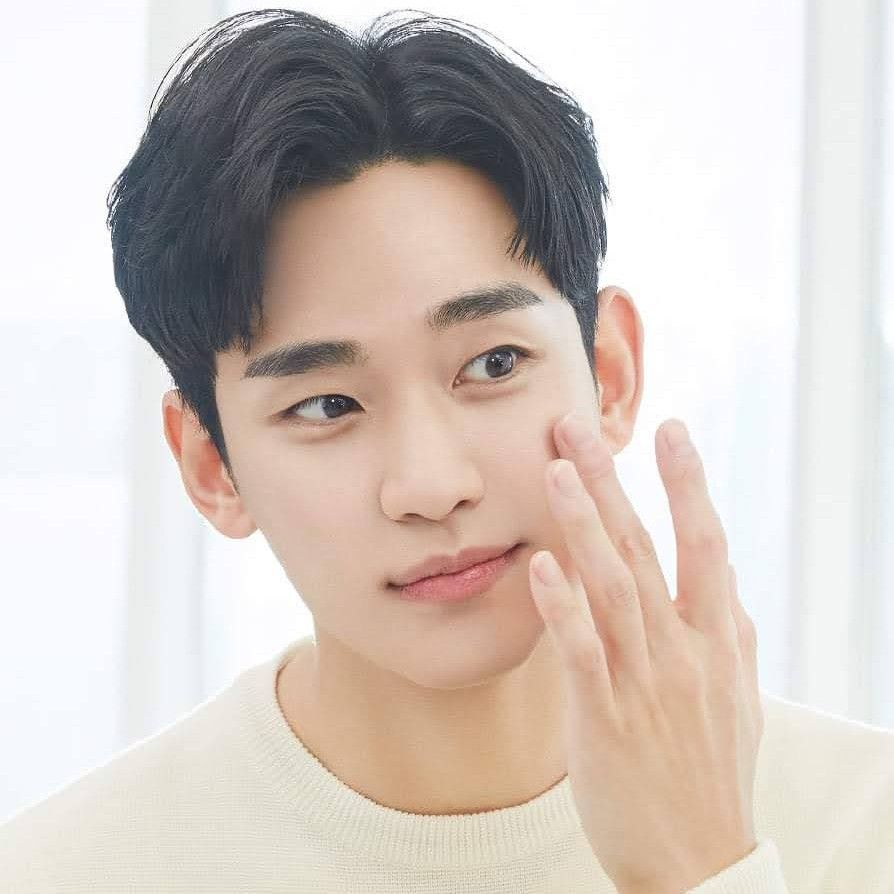 A moment captured by a fan of Kim Soohyun