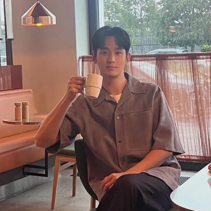 Behind-the-scenes cut of Kim Soohyun