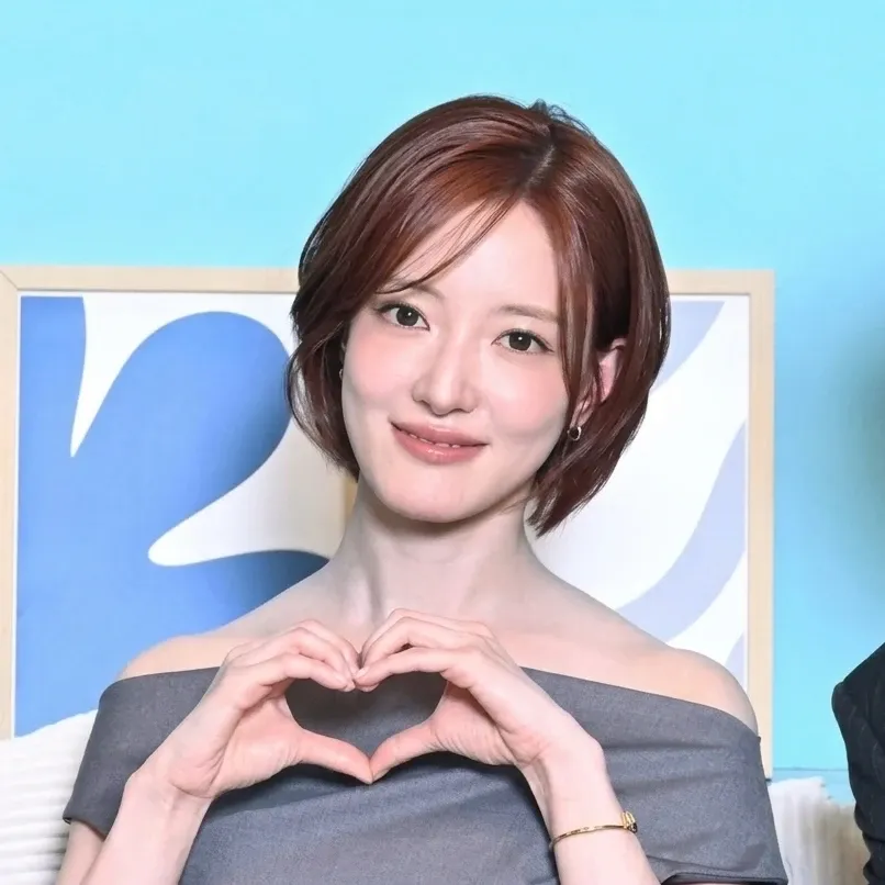 Behind-the-scenes cut of Lee Seyoung