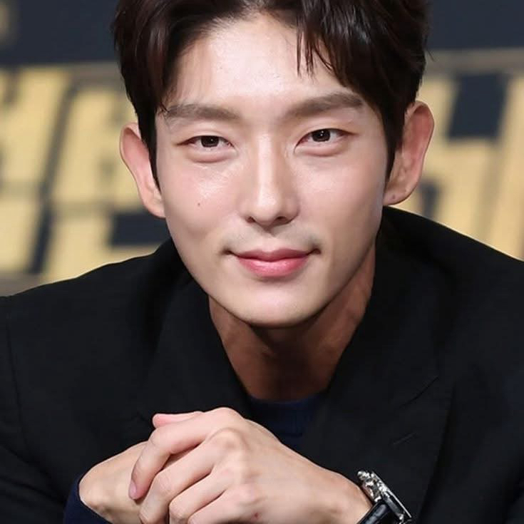 A moment captured by a fan of Lee Joongi