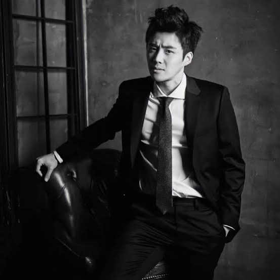 粉絲拍下的金宣虎瞬間