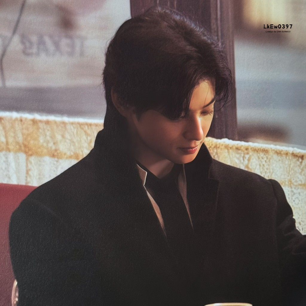 A moment captured by a fan of Cha Eunwoo