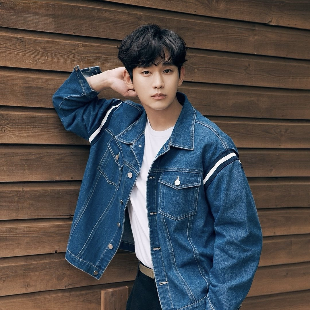 粉丝拍下的金秀贤瞬间