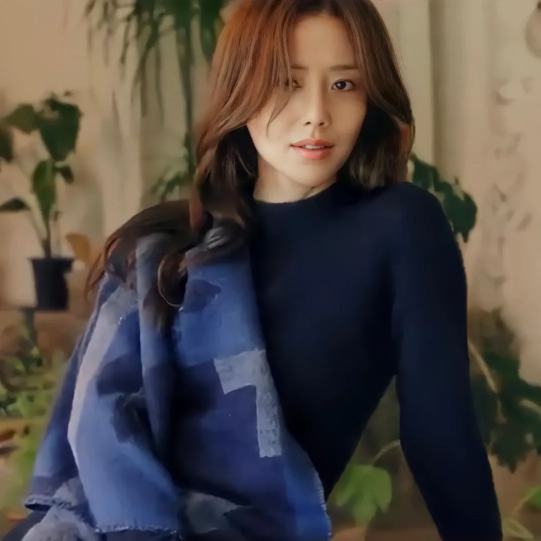 Recent activity shot of Moon Chaewon