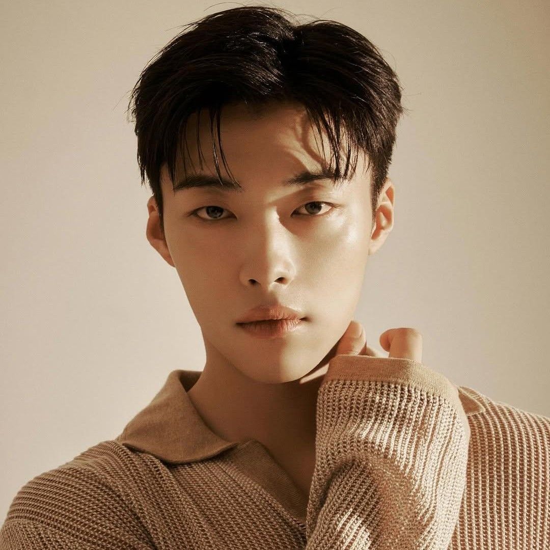 A moment captured by a fan of Woo Dohwan