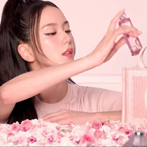 Latest photo of Jisoo (1995)