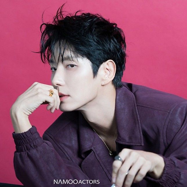 Behind-the-scenes cut of Lee Joongi