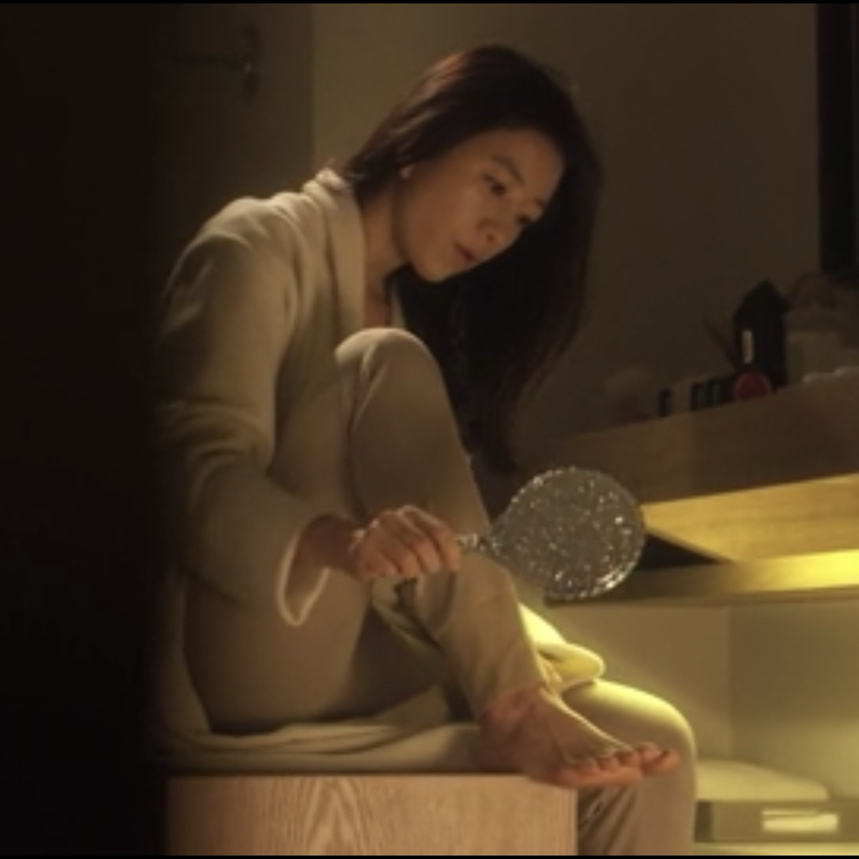 Behind-the-scenes cut of Kim Heeae