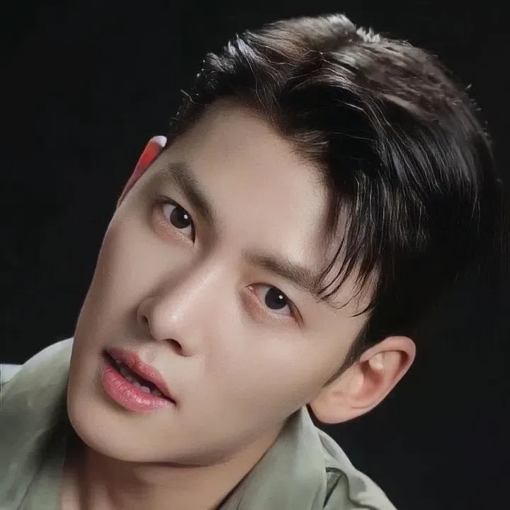 Behind-the-scenes cut of Ji Changwook