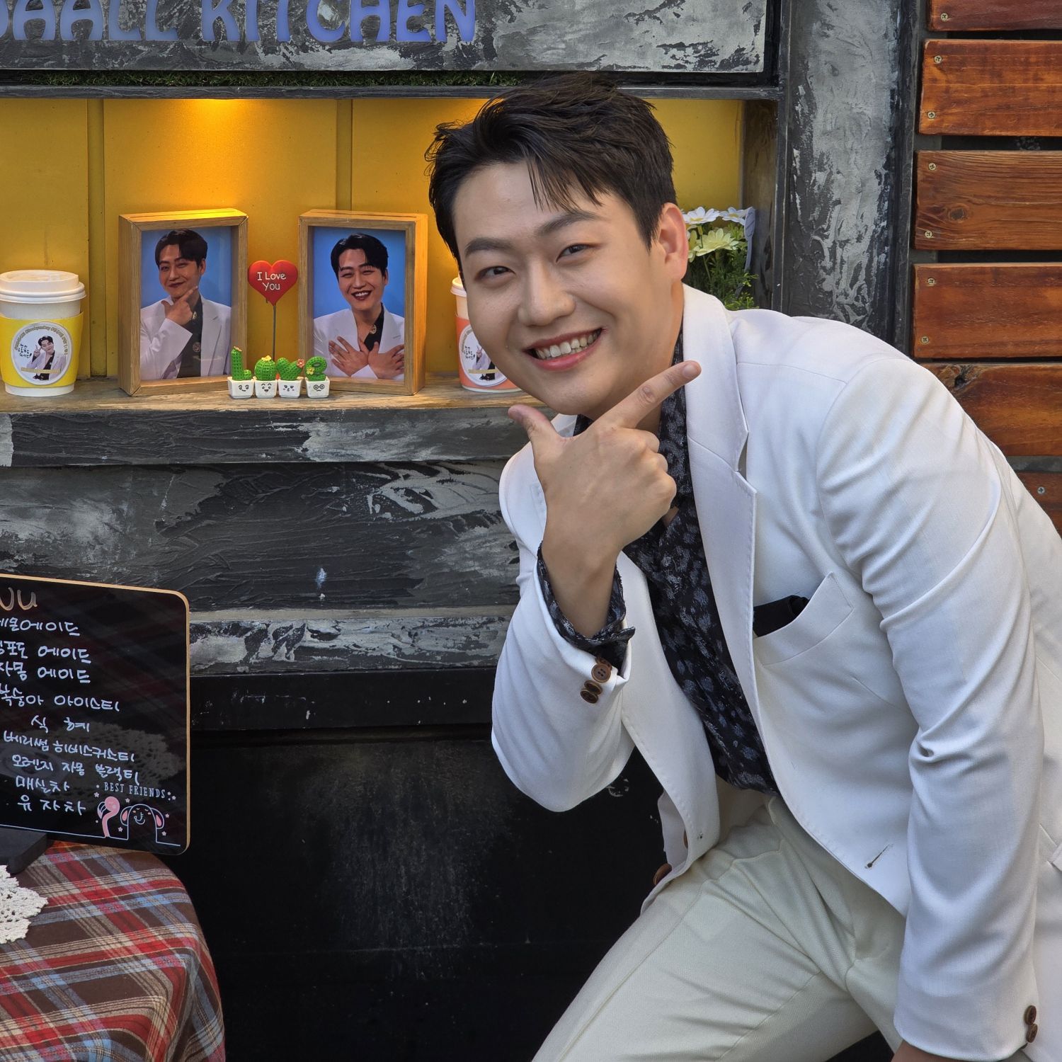 A moment captured by a fan of Min Soohyun