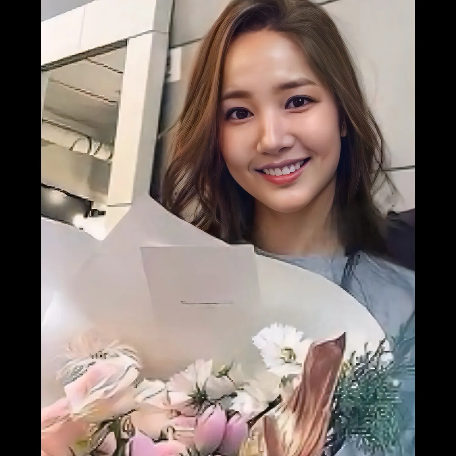 Behind-the-scenes cut of Park Minyoung
