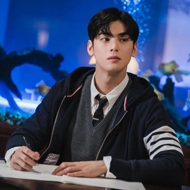 Behind-the-scenes cut of Cha Eunwoo