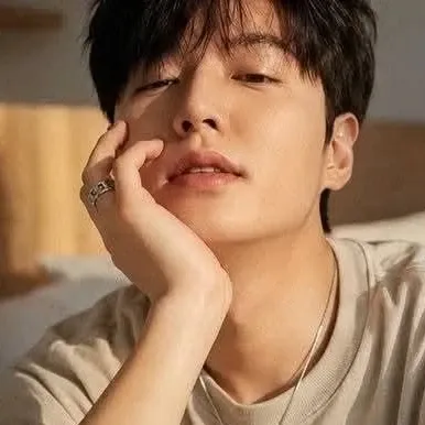 Recent activity shot of Lee Minho