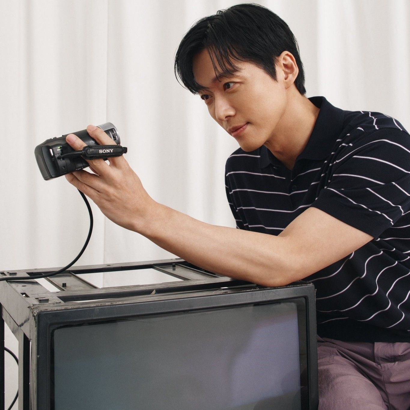 Behind-the-scenes cut of Namkoong Min