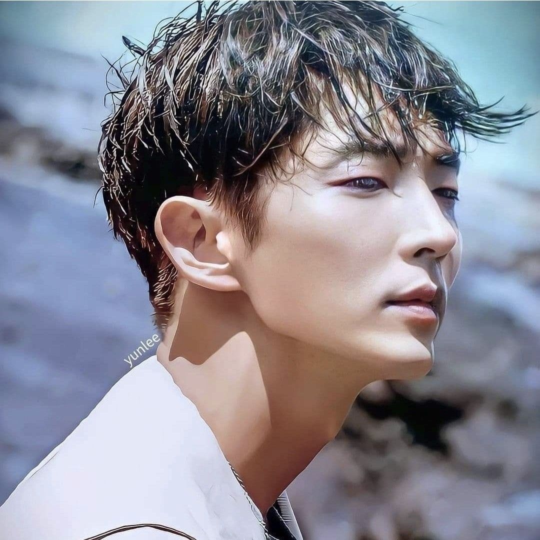 A moment captured by a fan of Lee Joongi