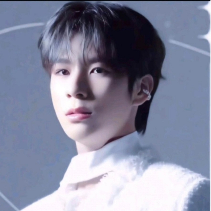 Momen yang diabadikan oleh penggemar Jeong Dongwon