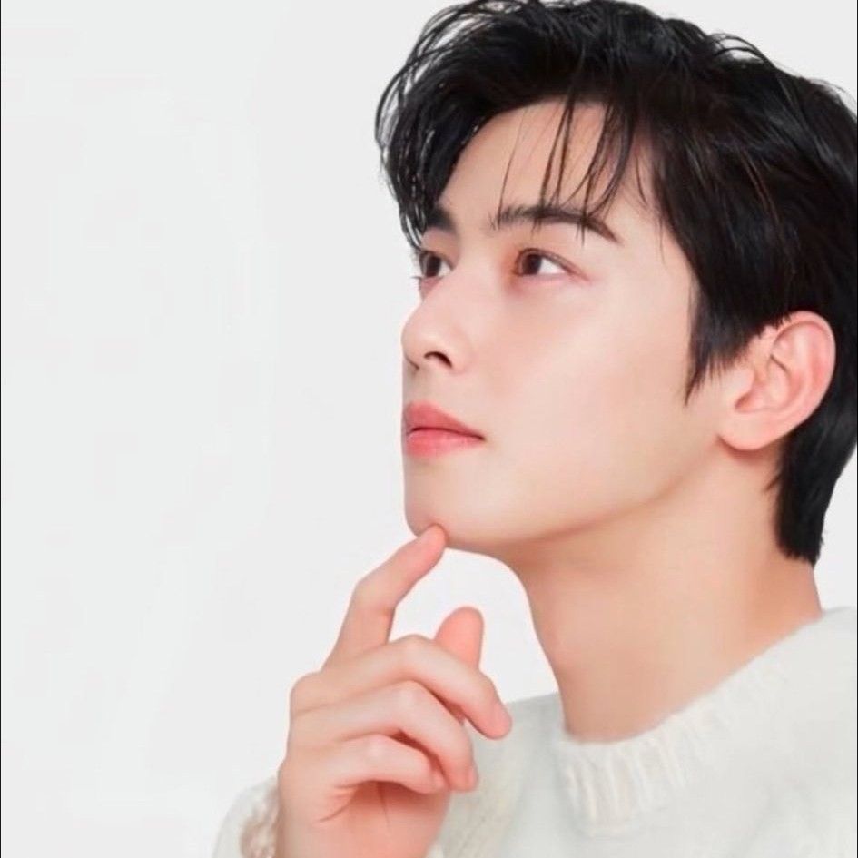 Behind-the-scenes cut of Cha Eunwoo