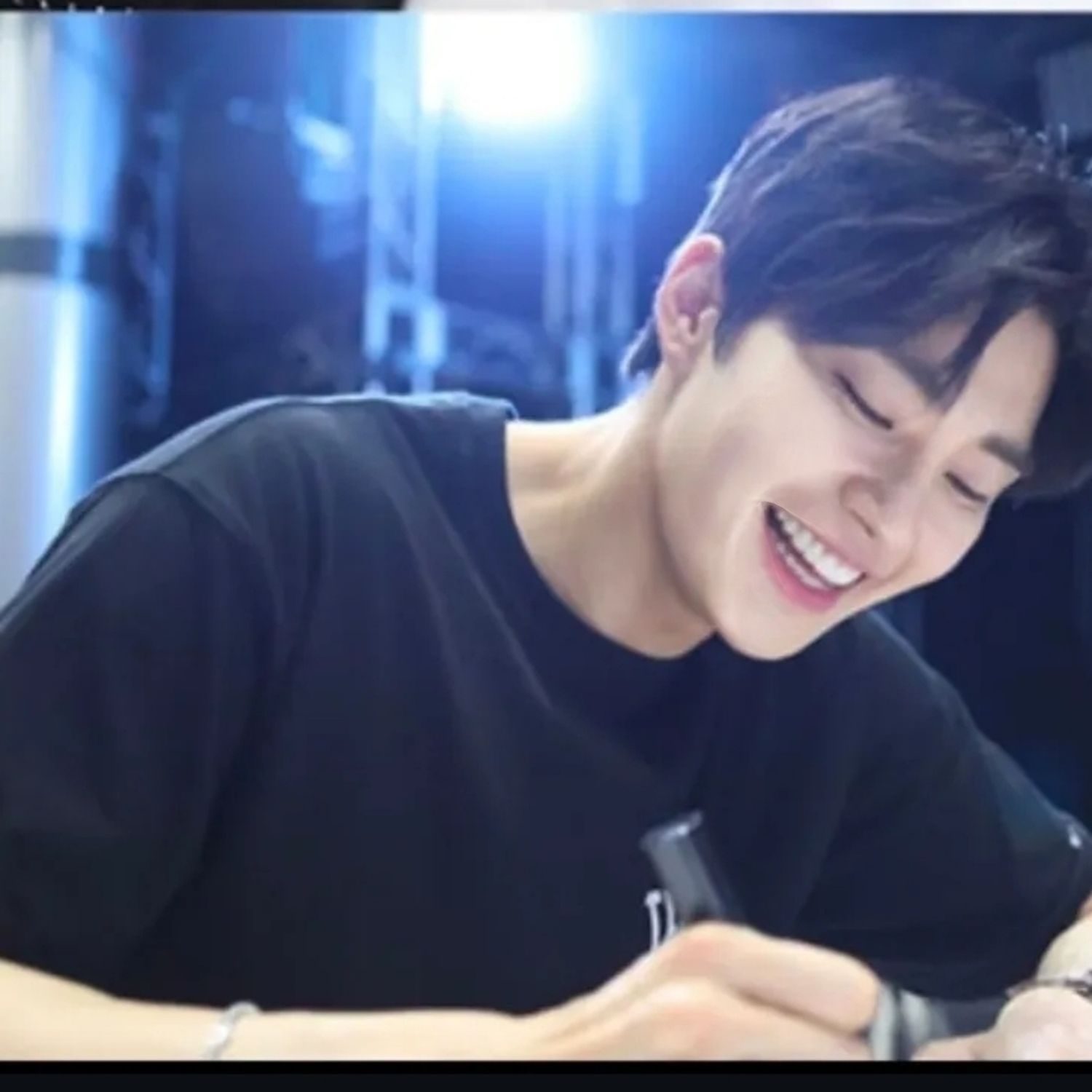 Behind-the-scenes cut of Kim Jaeyoung