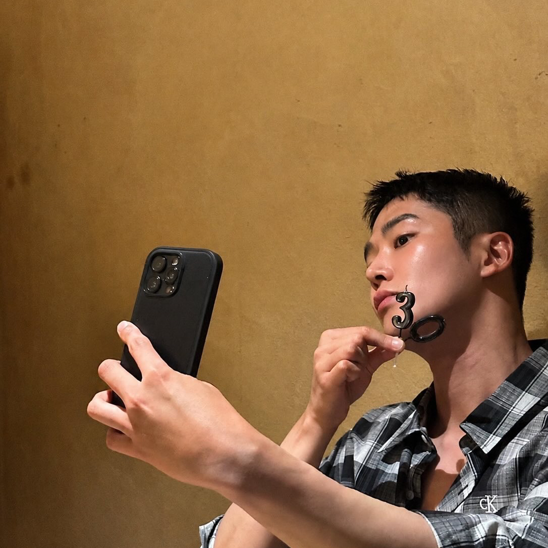 Foto terbaru dari Rowoon