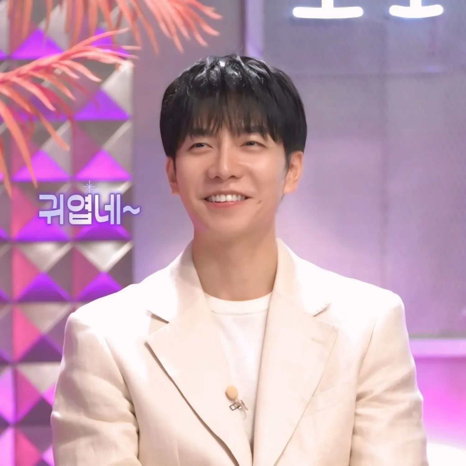 Momen yang diabadikan oleh penggemar Lee Seunggi