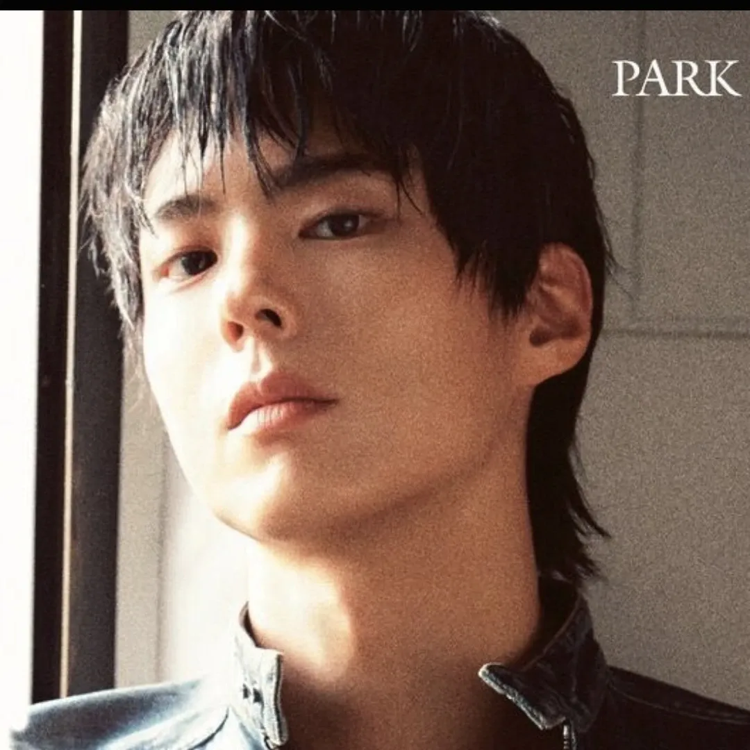 A moment captured by a fan of Park Bogum